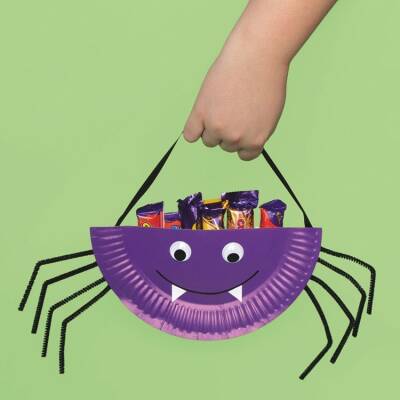 Paper Plate Spider Treat Holder craft activity